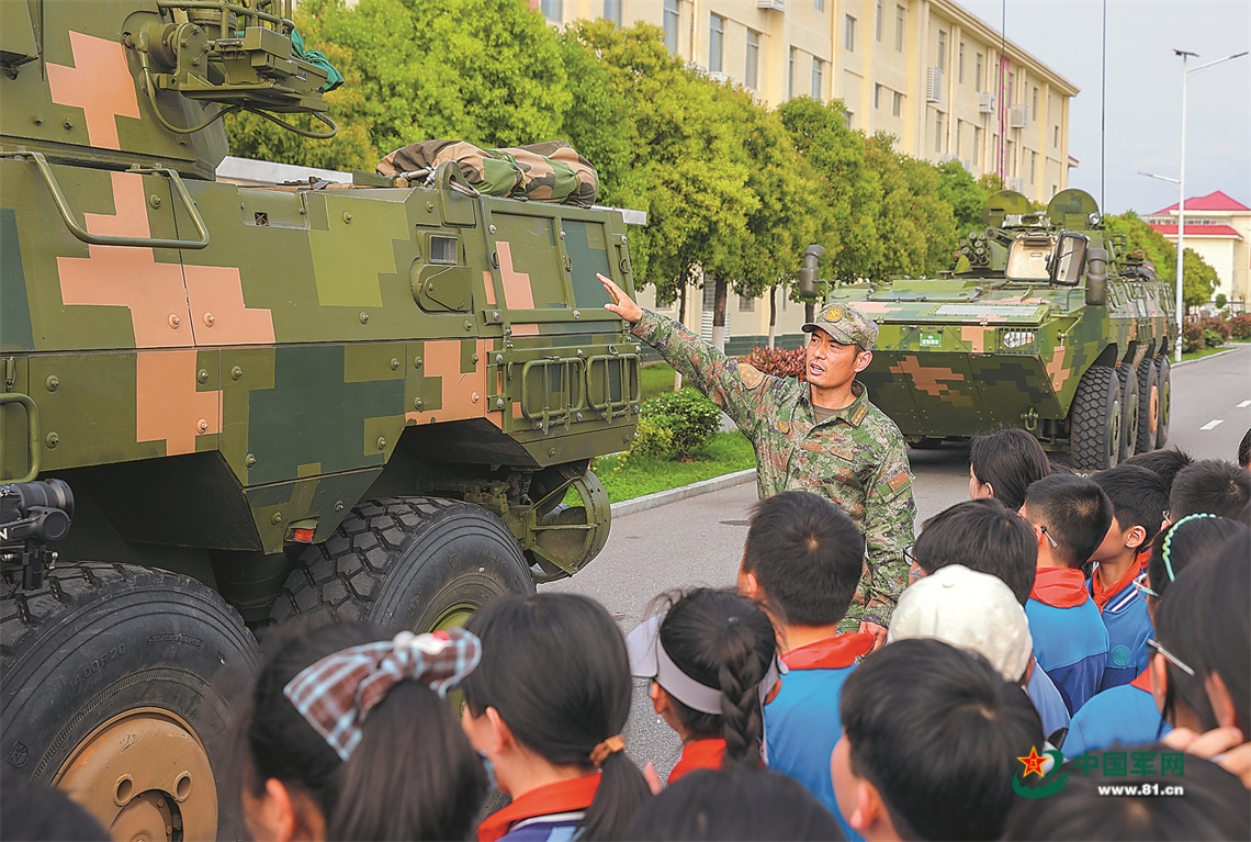 军地开展全民国家安全教育日宣教活动