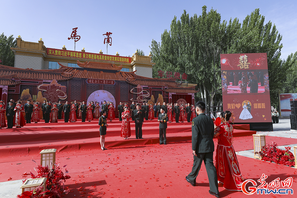 第二届“情定马兰·携手一生”集体婚礼在某基地举办 第二届“情定马兰·携手一生”集体婚礼在某基地举办