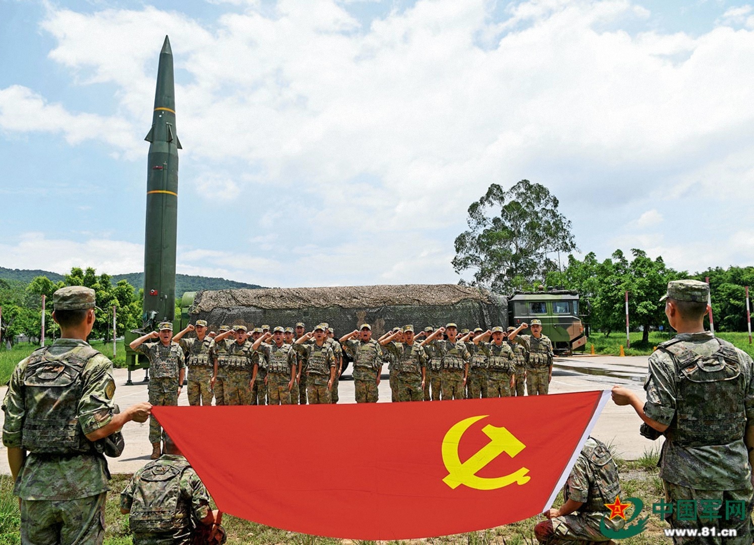 全军官兵以昂扬奋进姿态庆祝中国共产党成立105周年
