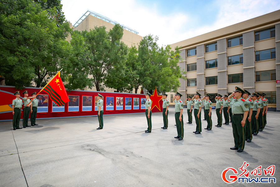 武警北京总队执勤第六支队举行重温军人誓词仪式