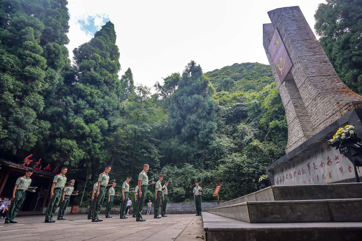 武警遵义支队:“沉浸式”红色教育续写遵义会议精神 武警遵义支队:“沉浸式”红色教育续写遵义会议精神