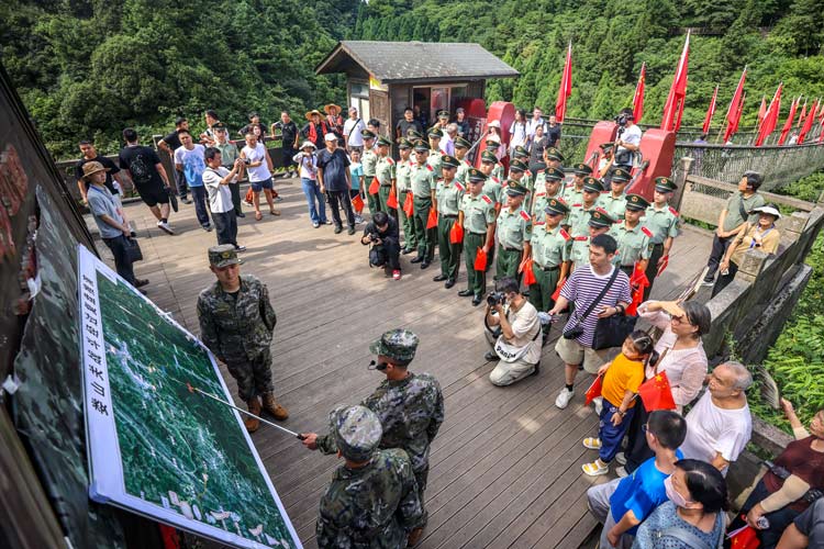 重走长征路| 武警遵义支队前往娄山关遗址徒步研学 重走长征路| 武警遵义支队前往娄山关遗址徒步研学