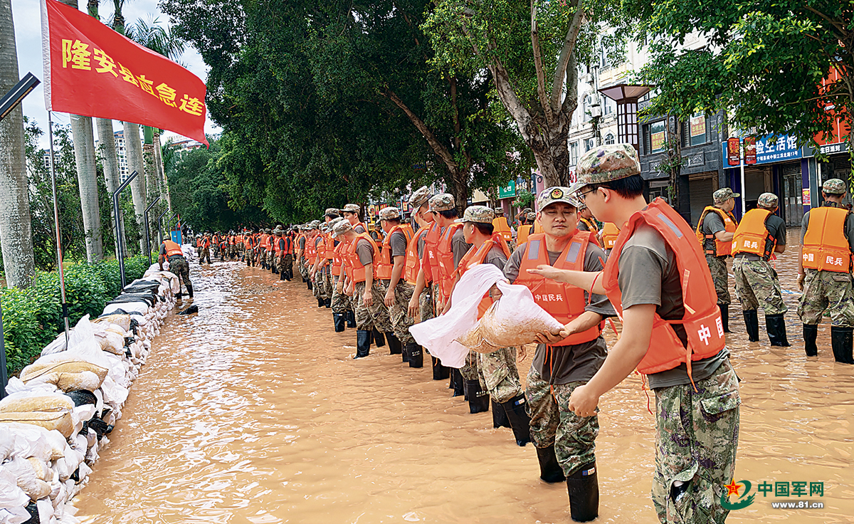 强降雨致广西多地发生洪涝灾害 解放军和武警部队官兵、民兵持续展开救援 fa2d3385c57c5d51cee396dfdfe1903e.jpg
