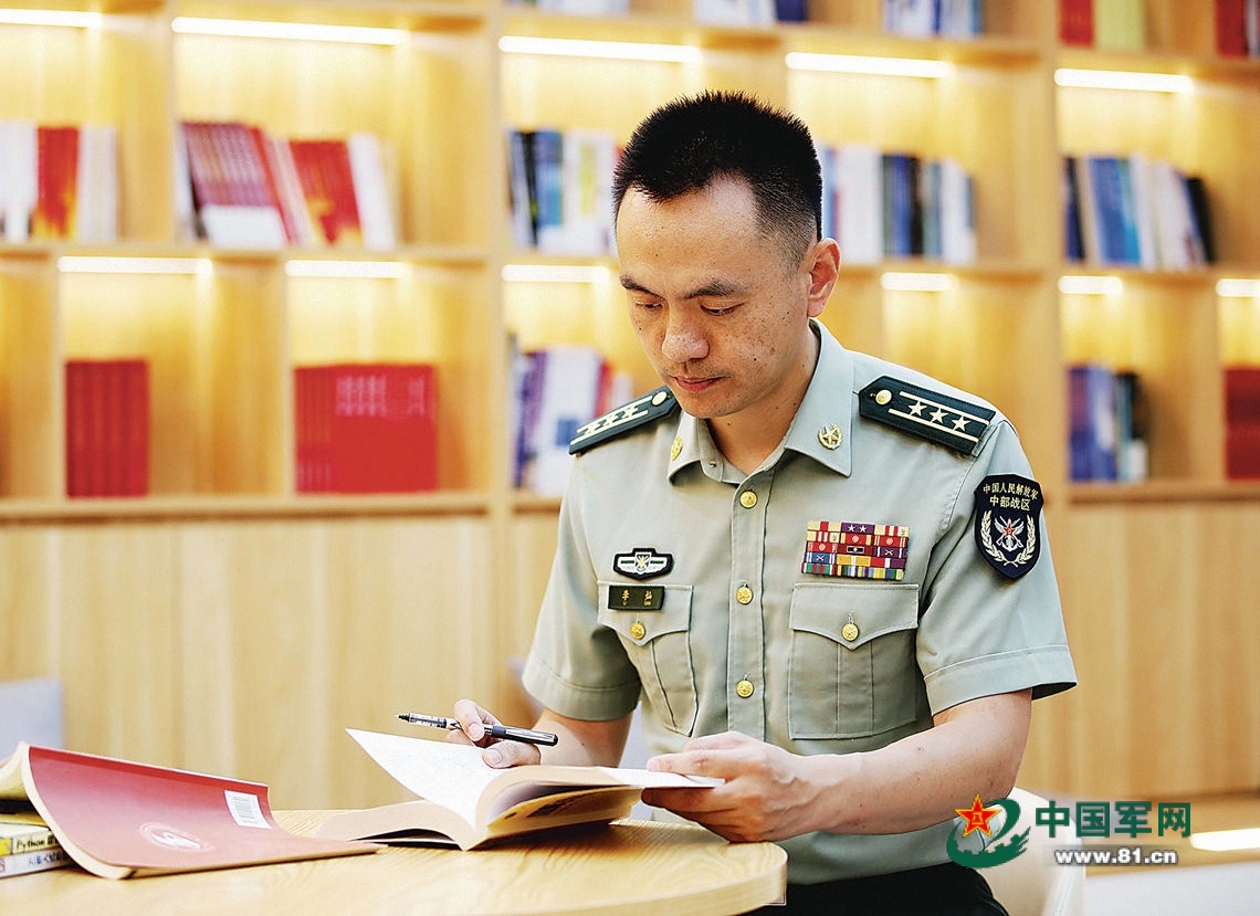探寻中部战区联合参谋部某局参谋李灿的研战之路