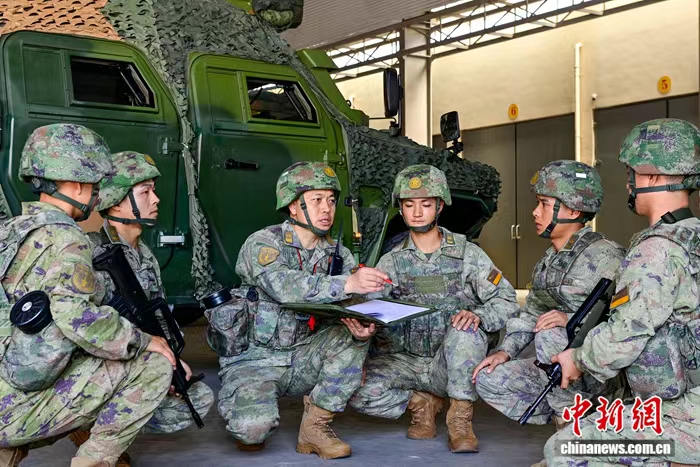 （同心同行长征路）从“一台发射车”到“多型导弹”，他在战位上干了20多年