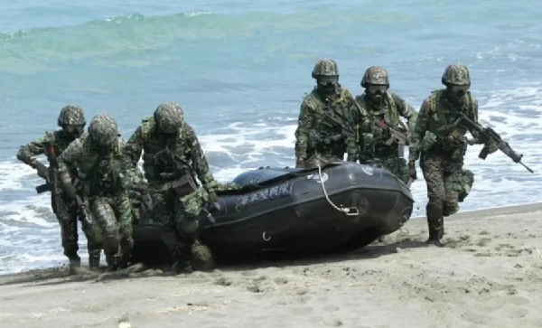 台军快艇倾覆，水深1.5米淹死“海军陆战队”队员