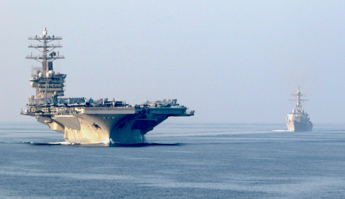 美军突然改变命令让尼米兹号航母驻留中东，声称应对伊朗军事威胁