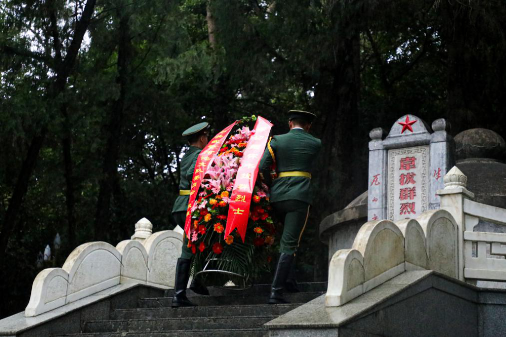 为党庆生！解放军和武警部队花样迎“七一”