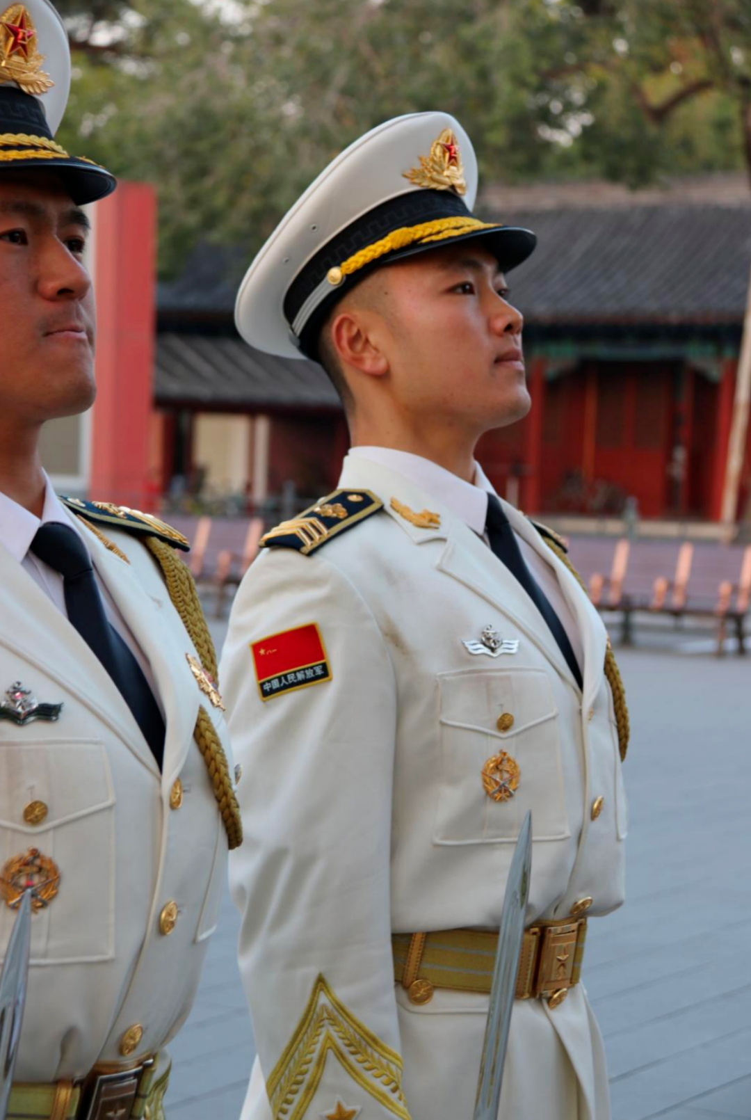 一个人走出千军万马的气势！原来他是……