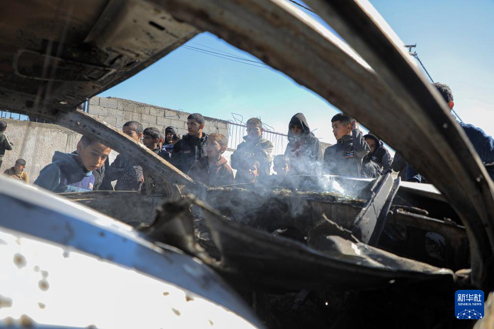 以军密集轰炸加沙中部南部至少31人死亡
