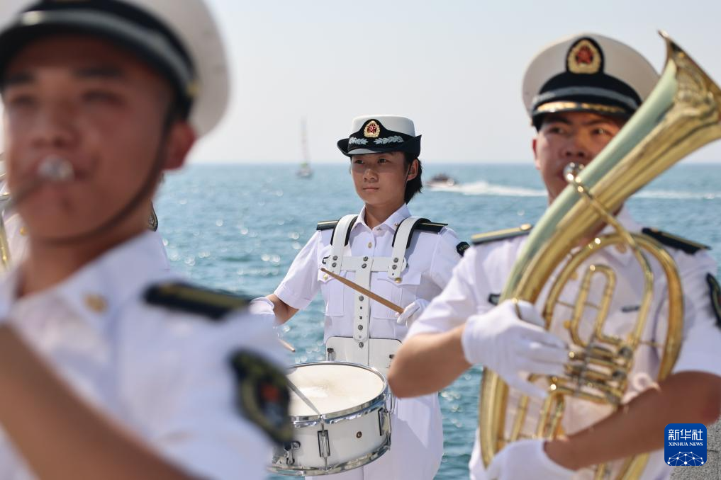 首届“海军杯”国际帆船邀请赛在大连开赛