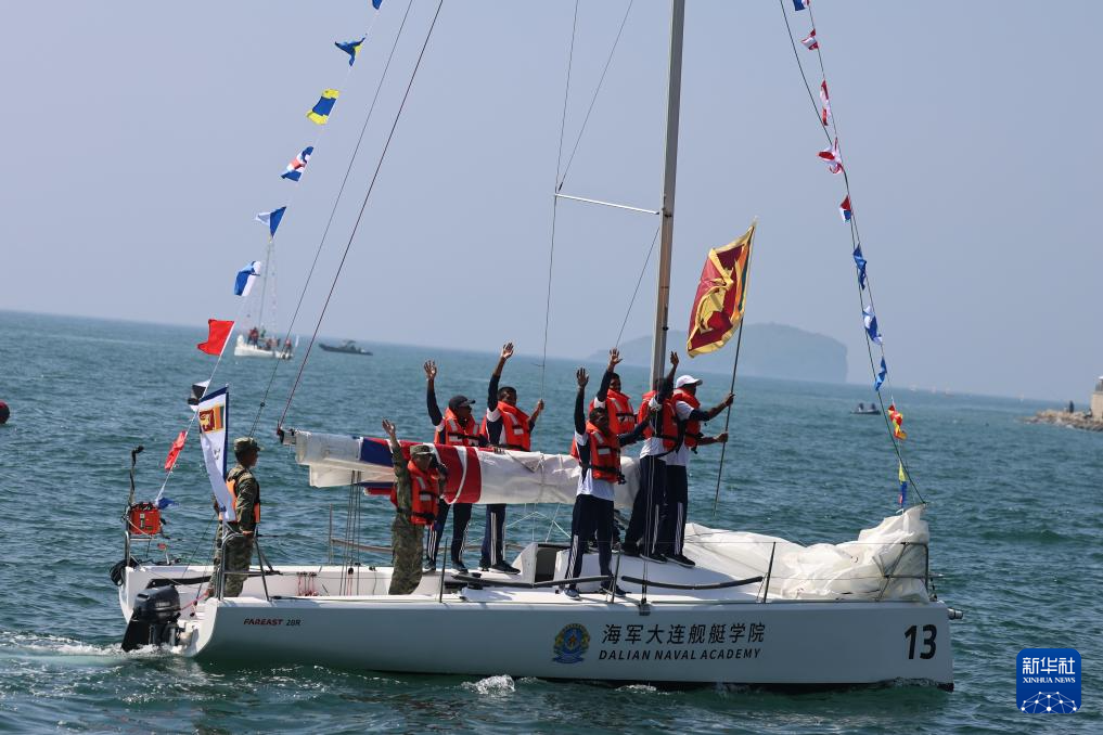 首届“海军杯”国际帆船邀请赛在大连开赛