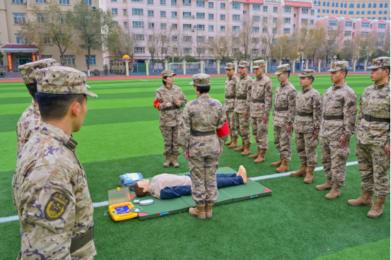 一起学习战场救护本领：止血包扎、海姆立克急救法、心肺复苏、AED使用……