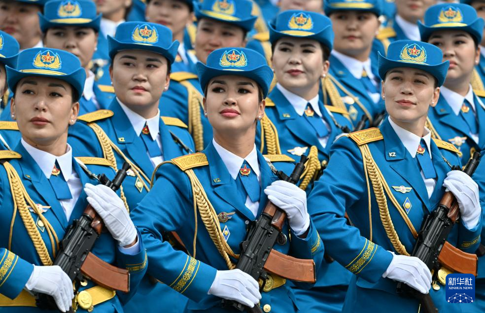 哈萨克斯坦举行阅兵式纪念世界反法西斯战争胜利80周年