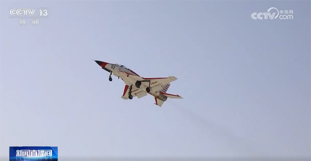12载劈波斩浪，12载奋飞逐梦 海军舰载航空兵部队成就“舰”指深蓝壮美航迹