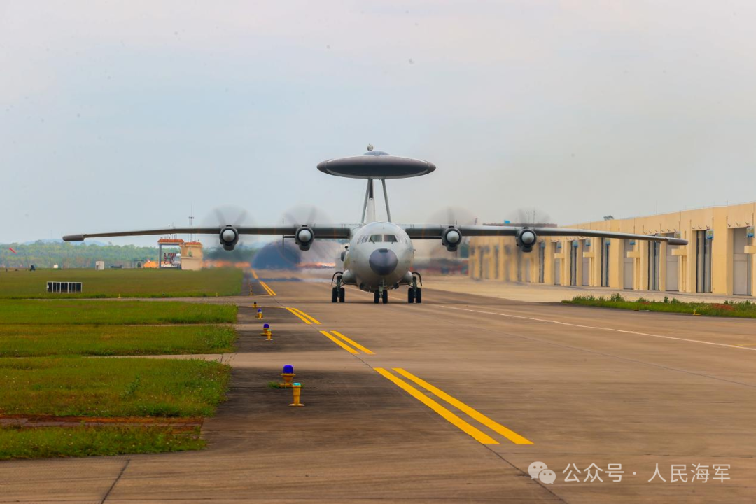 昼夜不息！南部战区海军航空兵某部多机种协同出击