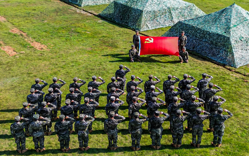 人民子弟兵这样过“七一”：“强军有我，请党放心！”