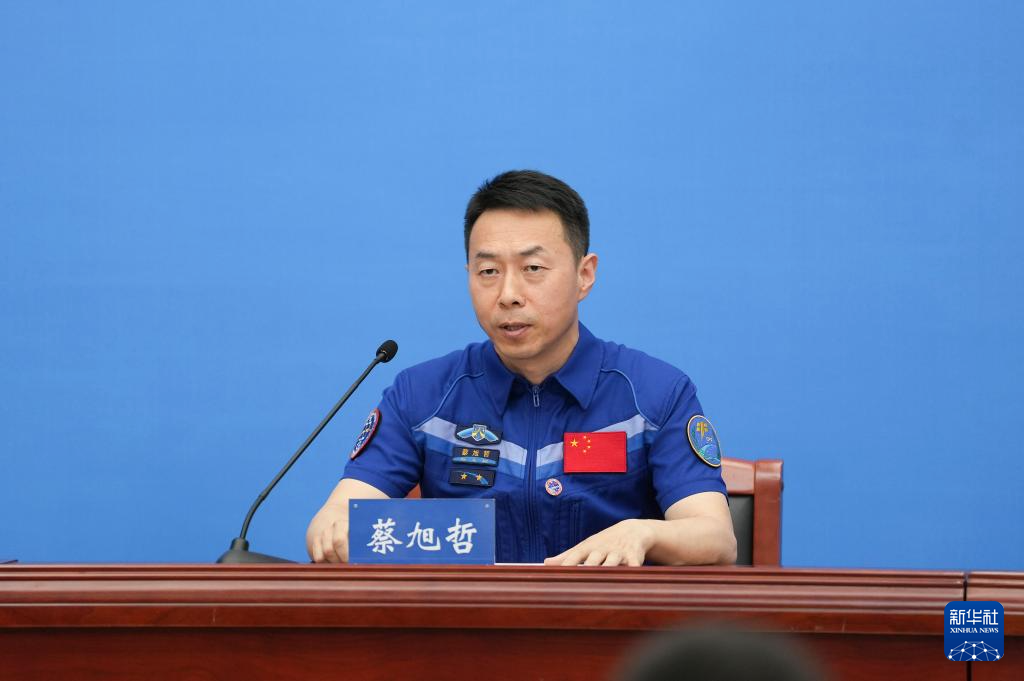 神十九航天员太空归来后首次公开亮相 分享183天“太空出差”经历与感悟