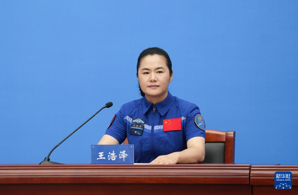 神十九航天员太空归来后首次公开亮相 分享183天“太空出差”经历与感悟