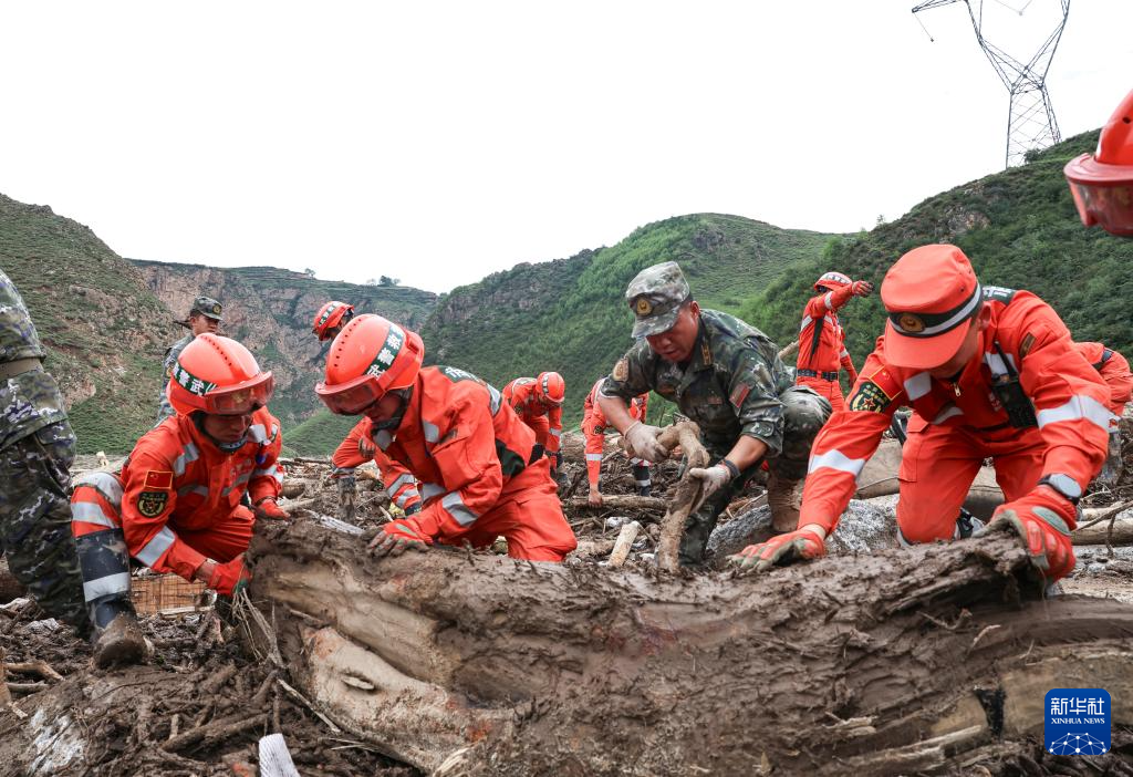 甘肃榆中：武警官兵开展多项救援任务