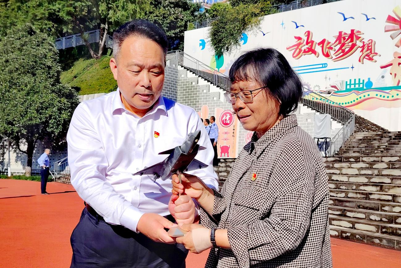 感悟张桂梅老师的党心初心和良心