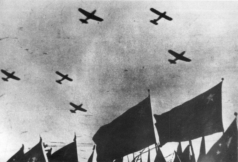 人民空军，生日快乐!