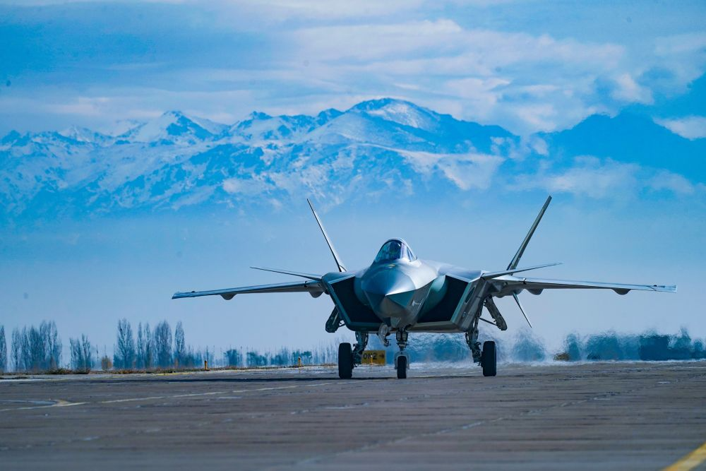 人民空军，生日快乐!