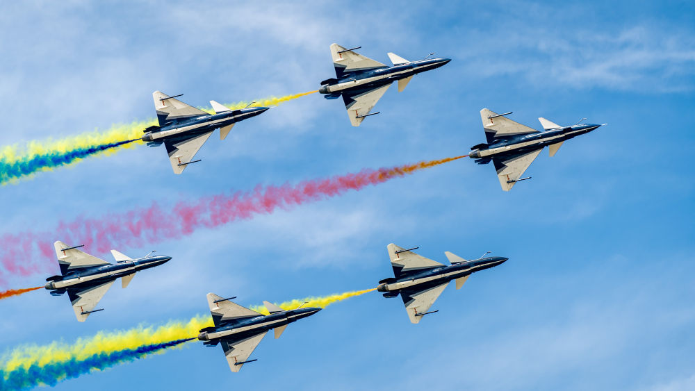 人民空军，生日快乐!