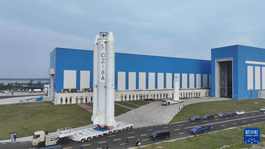长八甲遥五火箭成功实施转运