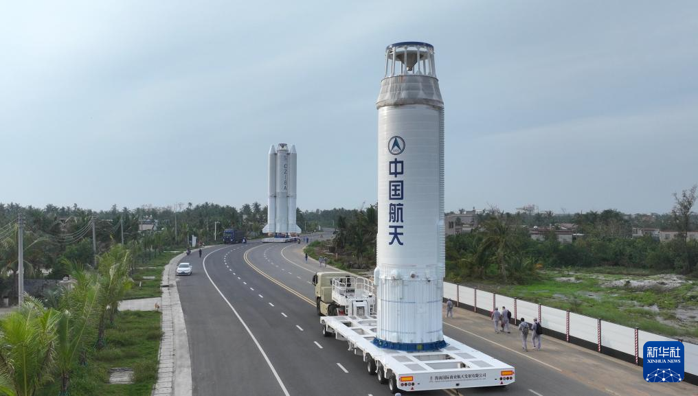 长八甲遥五火箭成功实施转运