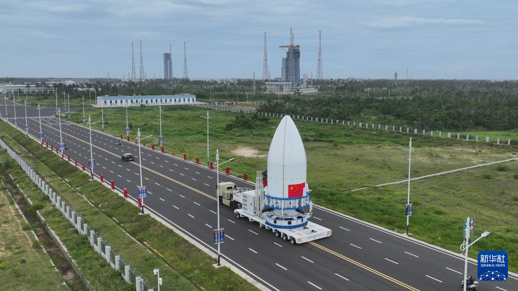 长八甲遥五火箭成功实施转运