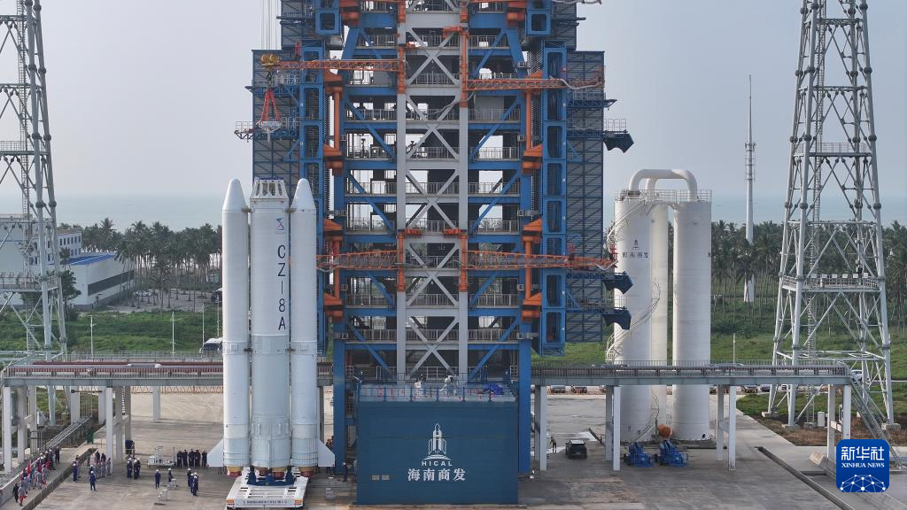 长八甲遥五火箭成功实施转运