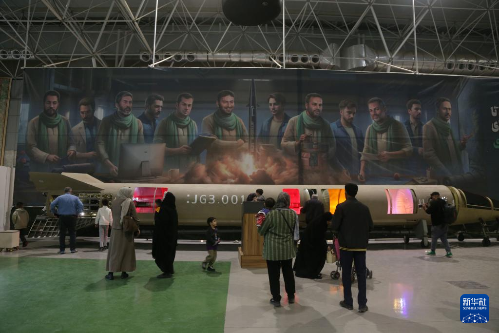 伊朗展示自研导弹与无人机