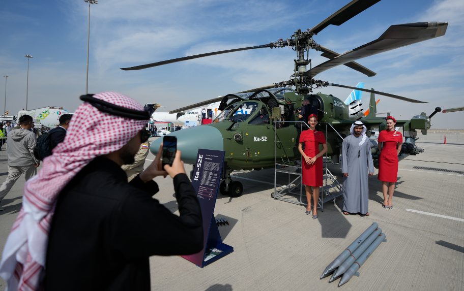 2025迪拜航展:美俄战机同台对决