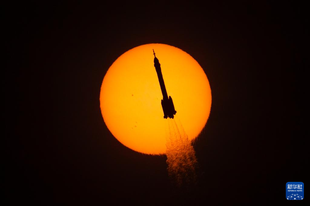 神舟二十二号飞船发射取得圆满成功