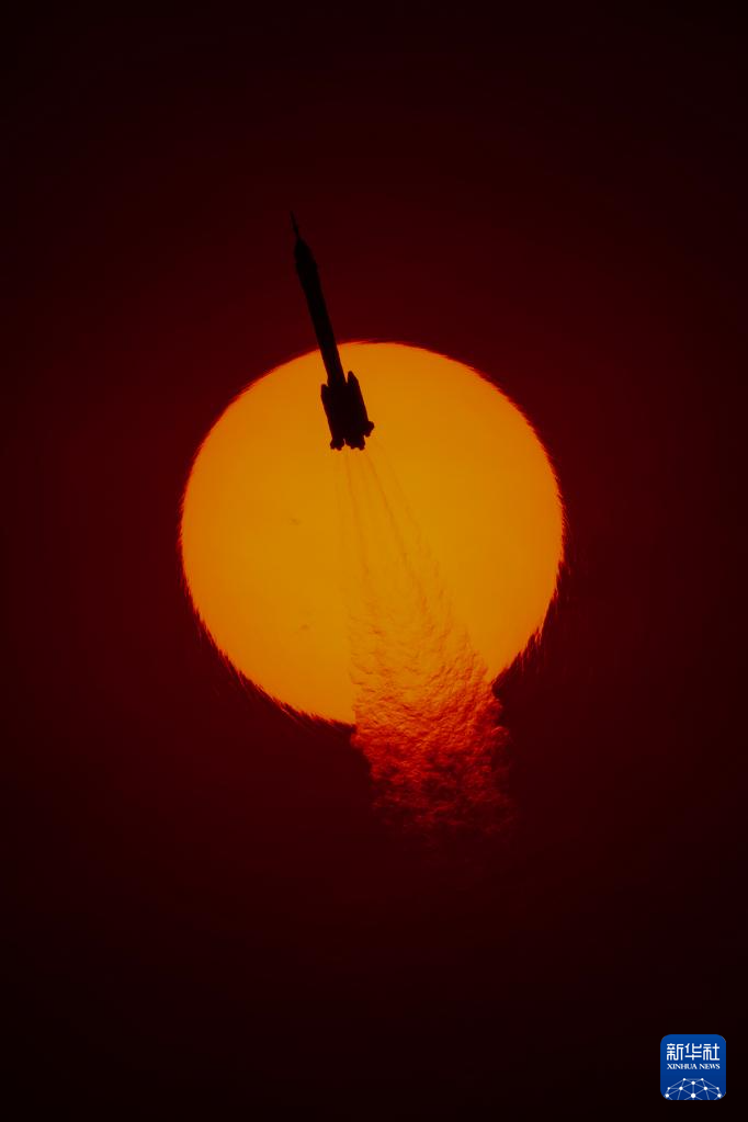 神舟二十二号飞船发射取得圆满成功