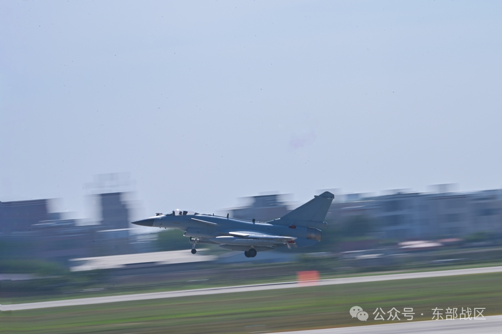 “计时,起飞!” 云端之上飞行员锤炼实战能力