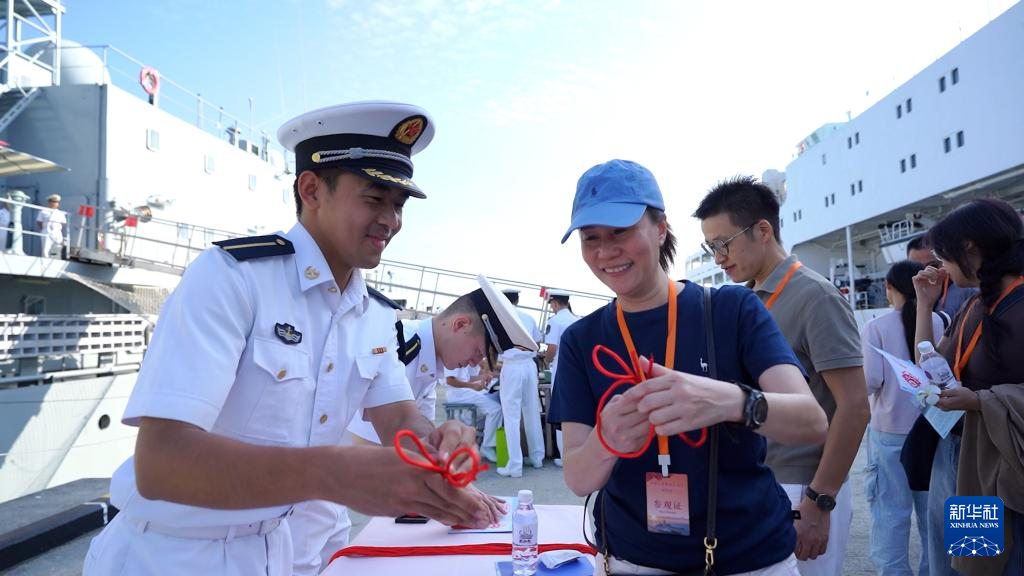 中国海军989编队结束对马来西亚友好访问前往印度尼西亚