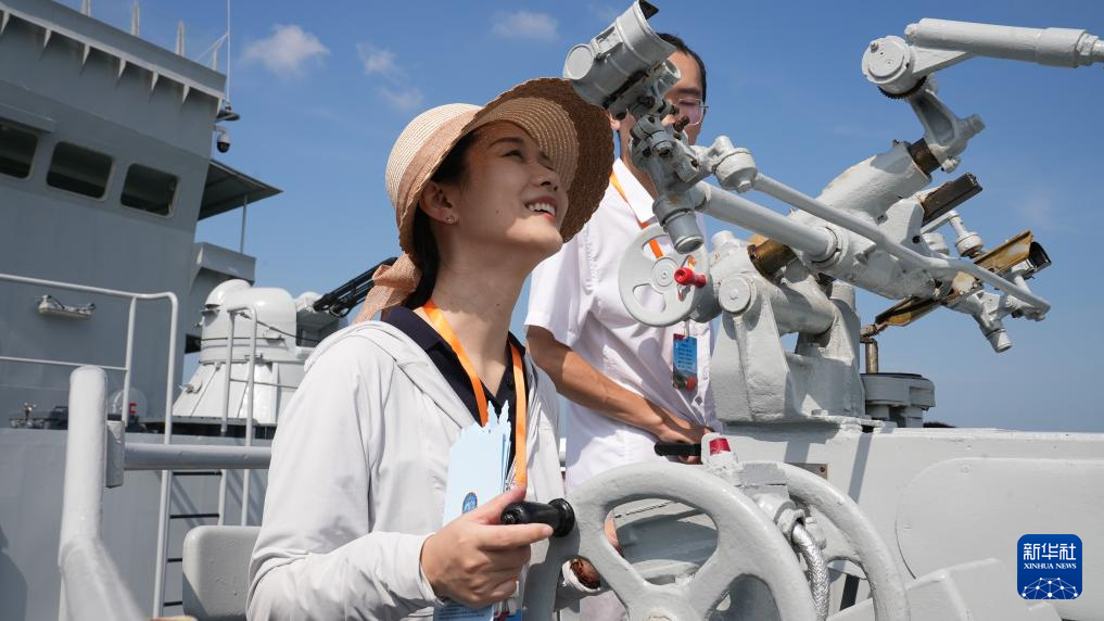 中国海军989编队结束对马来西亚友好访问前往印度尼西亚