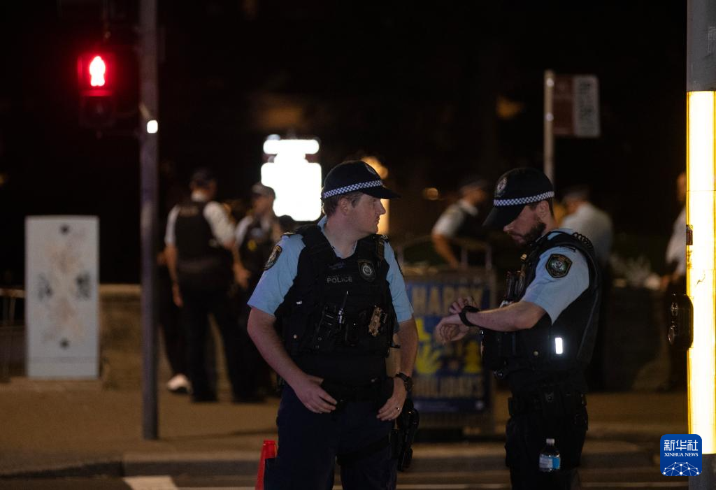 澳大利亚悉尼邦迪滩枪击事件已致12人死亡 被定为恐怖袭击