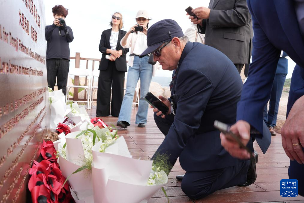 “里斯本丸”号英军战俘后人赴舟山纪念沉船营救事件