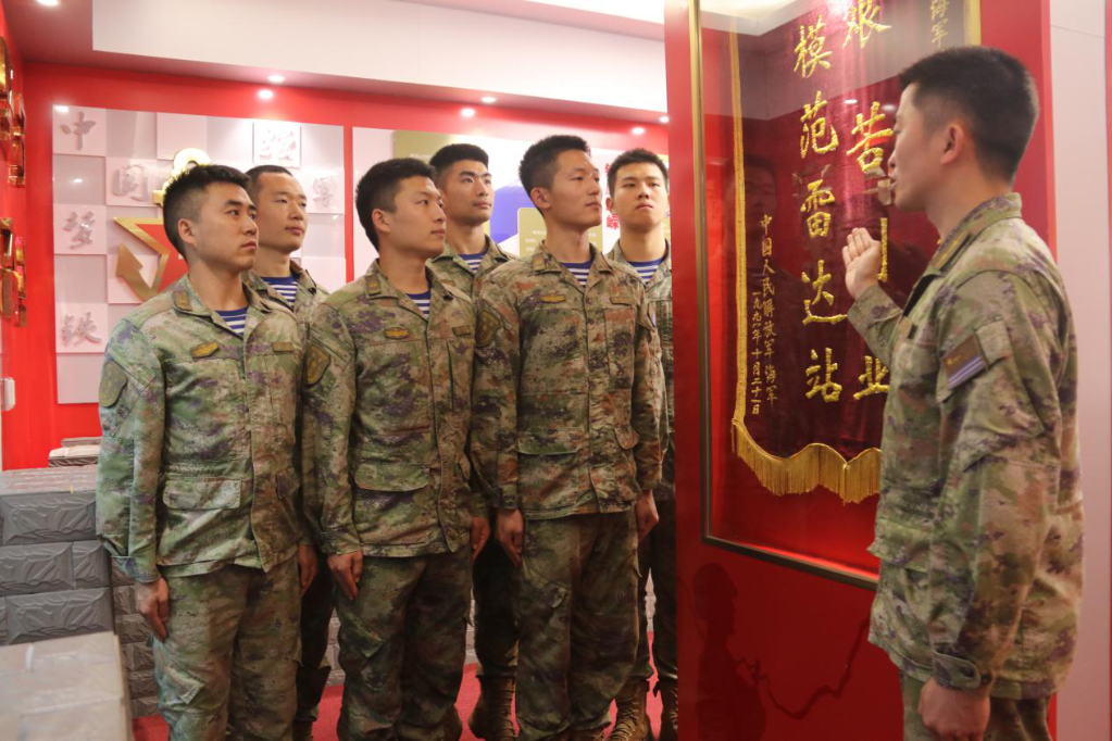 一山云雾一山兵——走进海军“艰苦创业模范雷达站”