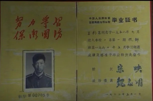 把一等功奖状压箱底46年的英雄老兵,荣获“七一勋章”!