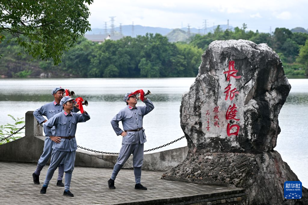 江西于都:长征渡口重现红军长征送别动人场景