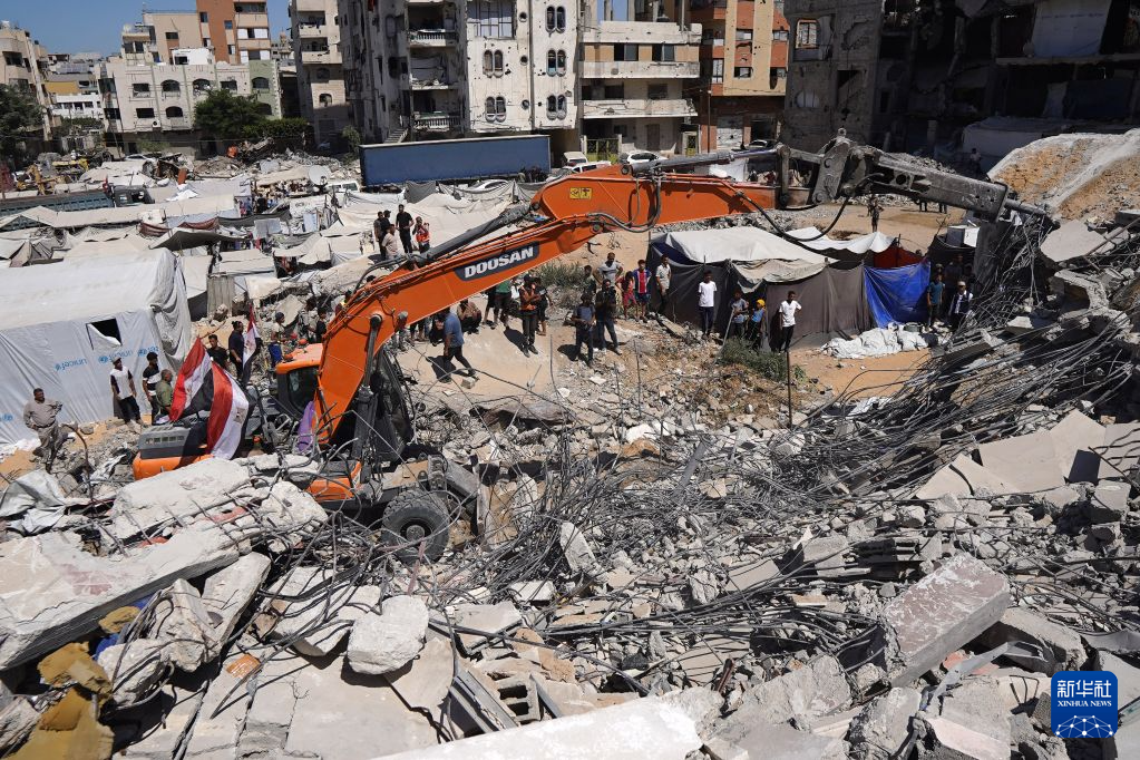 加沙城一战损建筑倒塌致至少20人死亡