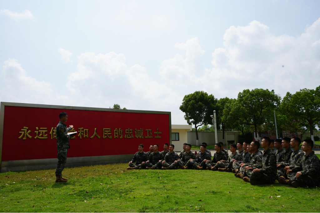 中秋月明·我在战位望故乡丨霓虹璀璨共此乡——走进武警上海总队某支队