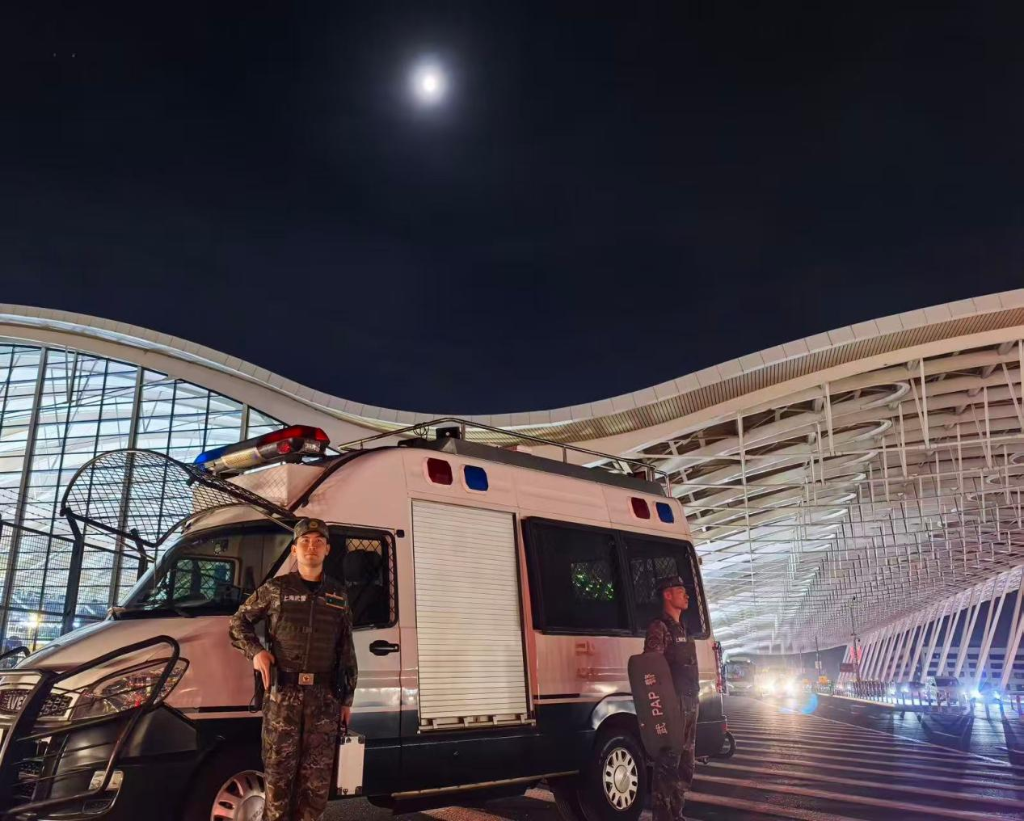 中秋月明·我在战位望故乡丨霓虹璀璨共此乡——走进武警上海总队某支队
