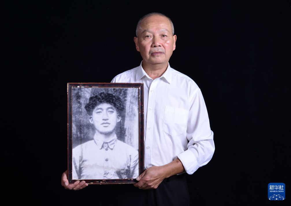 寻找照片中的TA丨拍下这张照片不久,他血染征途
